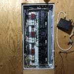 Panneau de domotique Control4 avec câblage basse tension organisé, en résidentiel