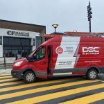 Fourgon Doc Électrique devant un centre commercial CF Marché des promenades